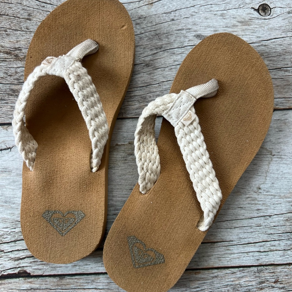 Roxy braided flip flops